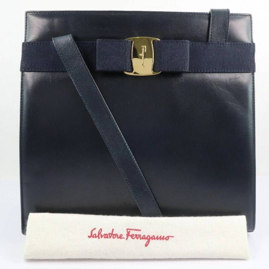 Salvatore Ferragamo Pre-owned Tweedehands Boog Schoudertas Leer Elegante Stijl
