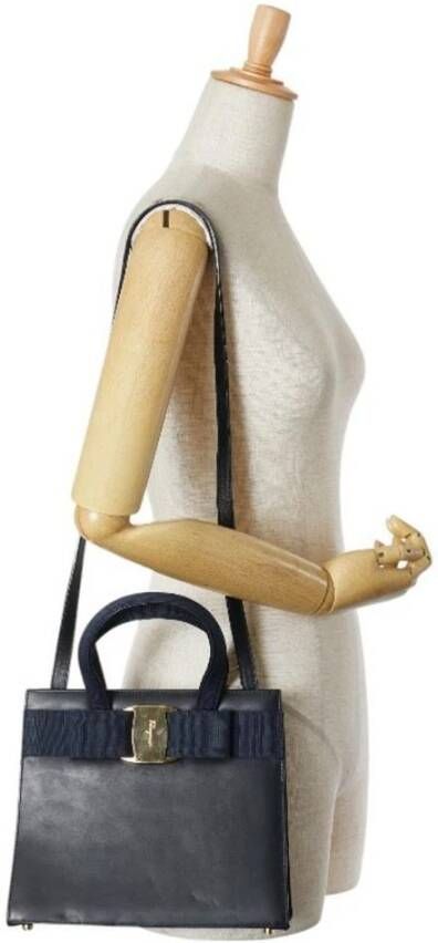Salvatore Ferragamo Pre-owned Tweedehands Boogdetail Top Handtas