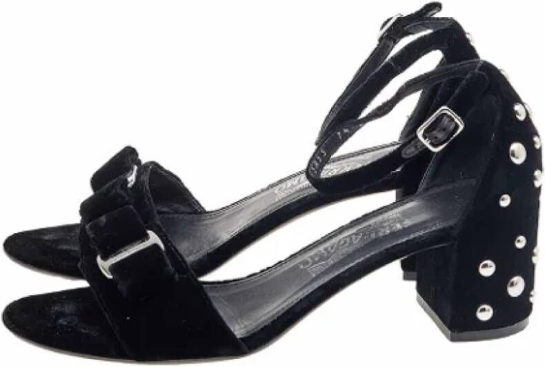 Salvatore Ferragamo Pre-owned Velvet sandals Black Dames