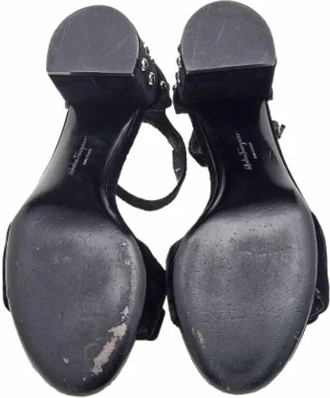 Salvatore Ferragamo Pre-owned Velvet sandals Black Dames