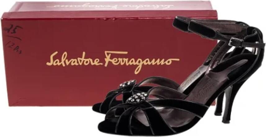 Salvatore Ferragamo Pre-owned Velvet sandals Black Dames