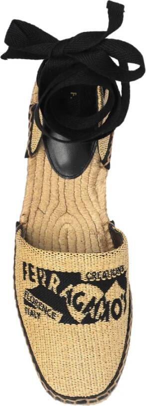 Salvatore Ferragamo Schoenen Elaia Beige Dames