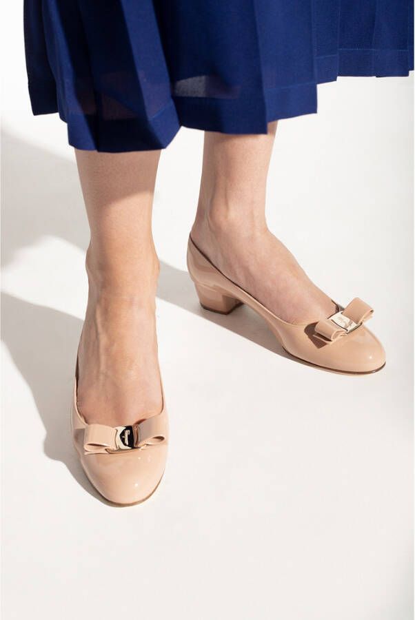 Salvatore Ferragamo Vara pumps Beige Dames