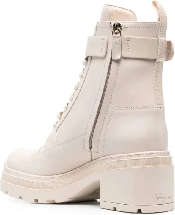 Salvatore Ferragamo Witte Casual Mid Heel Enkellaarsjes White Dames