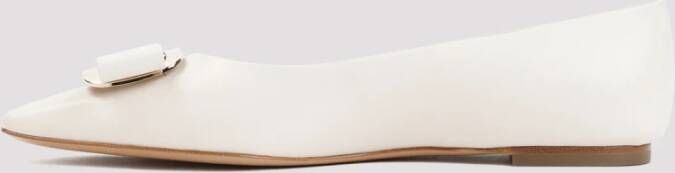 Salvatore Ferragamo Witte Lamsleren Ballerina Schoenen Beige Dames