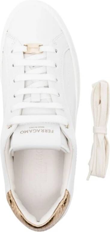 Salvatore Ferragamo Witte Sneakers Paneelontwerp Logo Plaque White Dames