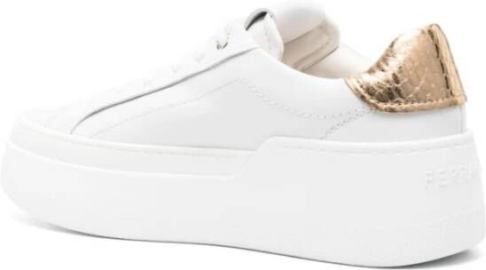 Salvatore Ferragamo Witte Sneakers Paneelontwerp Logo Plaque White Dames