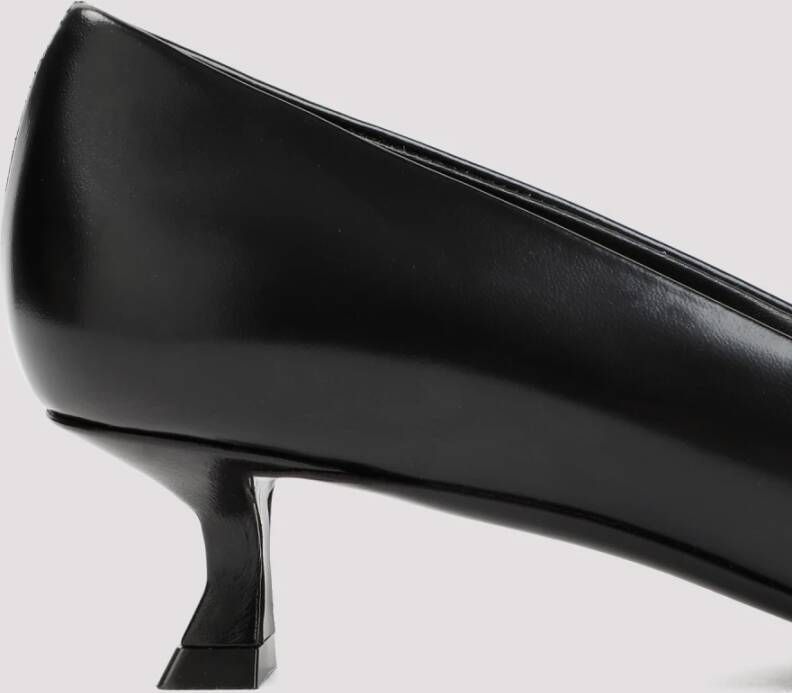 Salvatore Ferragamo Zwarte Leren Pumps Met Puntige Neus Black Dames