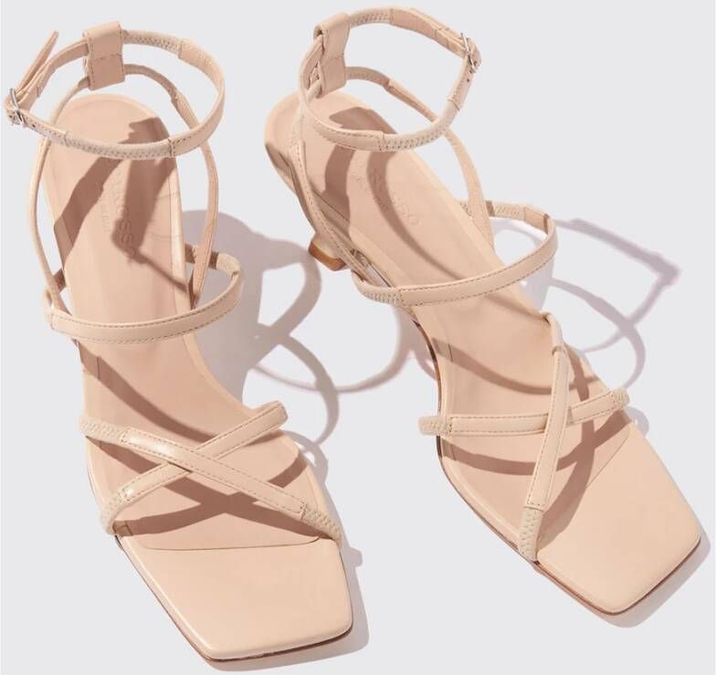 Scarosso Sally Sandalen Handgemaakte Italiaanse Elegantie en Comfort Beige Dames