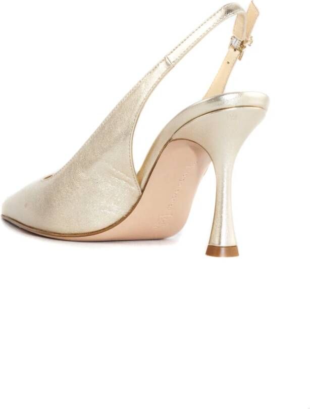 Sergio Levantesi Platinum Leren Puntige Sandalen met Goudkleurige Gesp