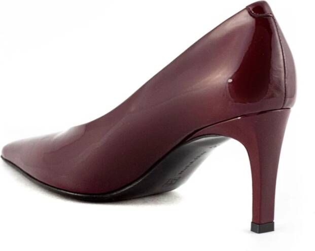 Sergio Levantesi Rode Lakleren Pumps met Puntige Neus