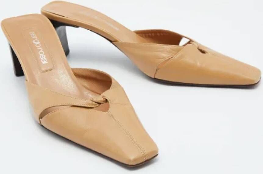 Sergio Rossi Pre-owned Leather mules Beige Dames