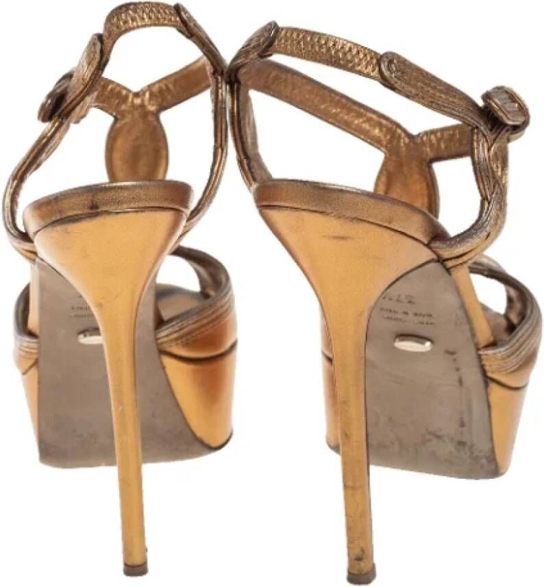 Sergio Rossi Pre-owned Leather sandals Yellow Dames