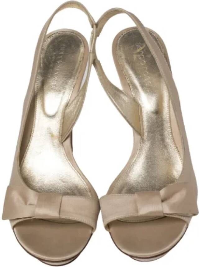 Sergio Rossi Pre-owned Satin sandals Beige Dames