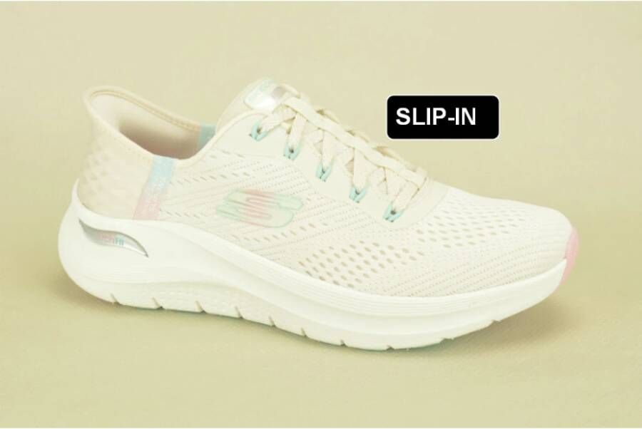 Skechers Beige Slip-In Sneakers voor vrouwen Beige Dames