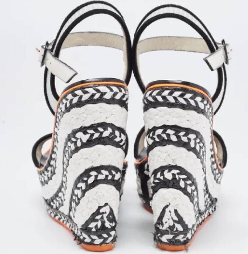 Sophia Webster Pre-owned Canvas sandals White Dames