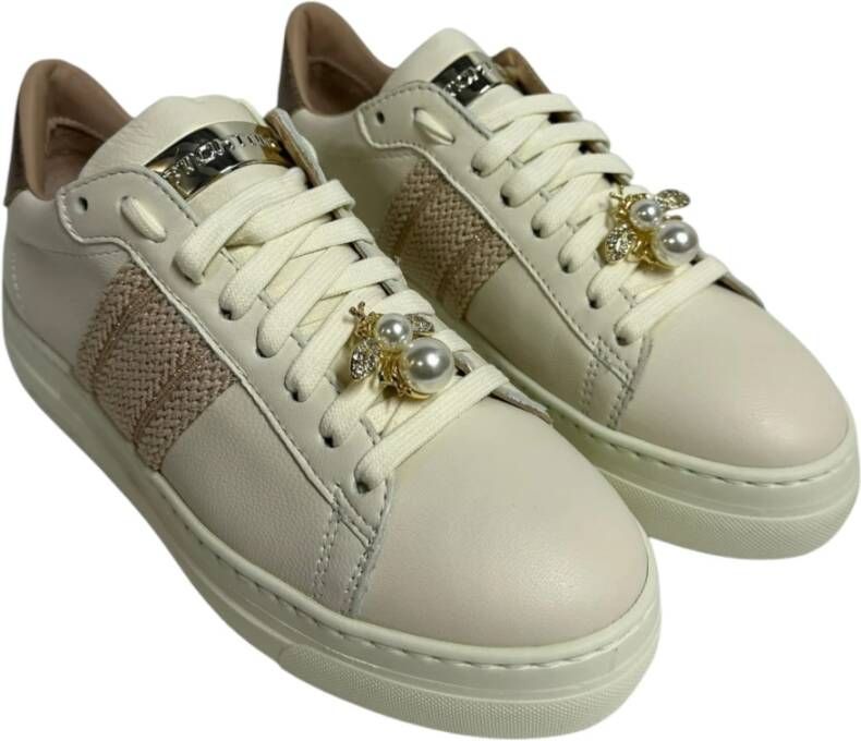 Stokton Crème Leren Sneakers met Metalen Logo White Dames