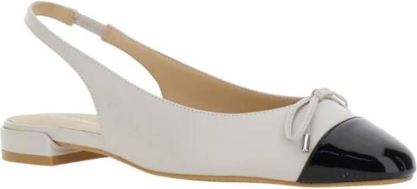 Stuart Weitzman Beige Ballet Flats met Strik Detail Beige Dames