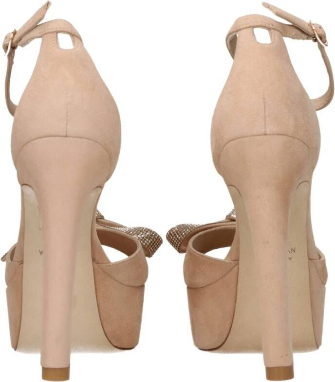 Stuart Weitzman Beige Leren Sandaal met Gespsluiting