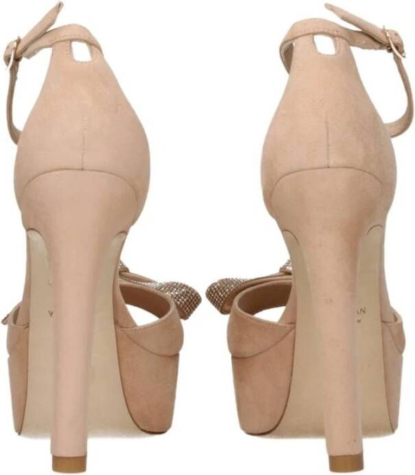 Stuart Weitzman Beige Suède Hoge Hak Sandaal met Gesp
