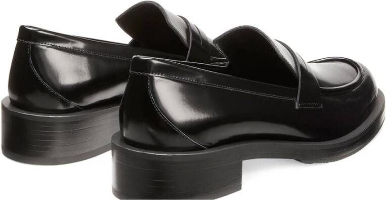 Stuart Weitzman Stijlvolle Loafer met Moderne Penny Silhouette