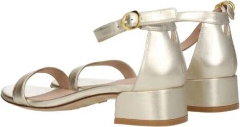 Stuart Weitzman Gouden Leren Sandalen met Middelhoge Hak en Gesp