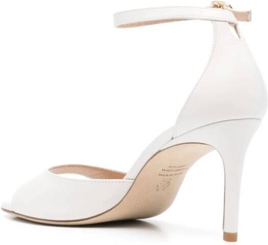 Stuart Weitzman Witte Sandalen met Moderne Vierkante Neus