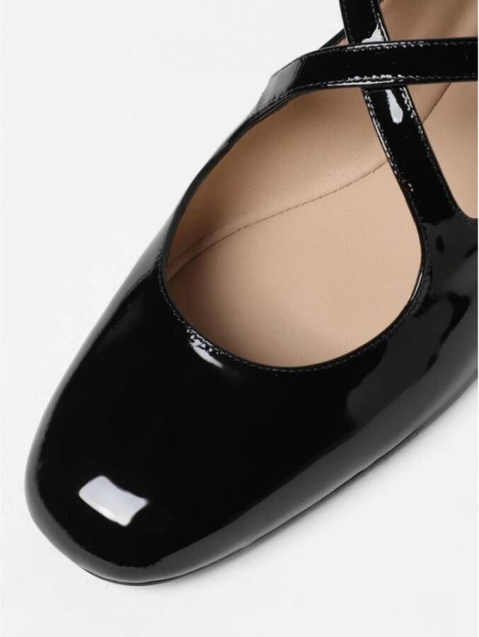 Stuart Weitzman Zwarte Lakleren T-Strap Platte Schoenen
