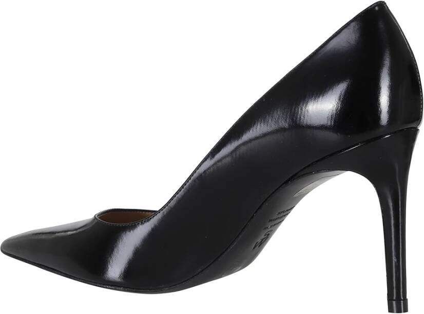 Stuart Weitzman Zwarte Pump met Puntige Neus van Geborsteld Leer