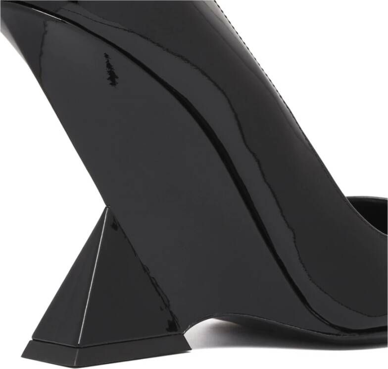 The Attico Zwarte Cheope Pump met Piramidewig
