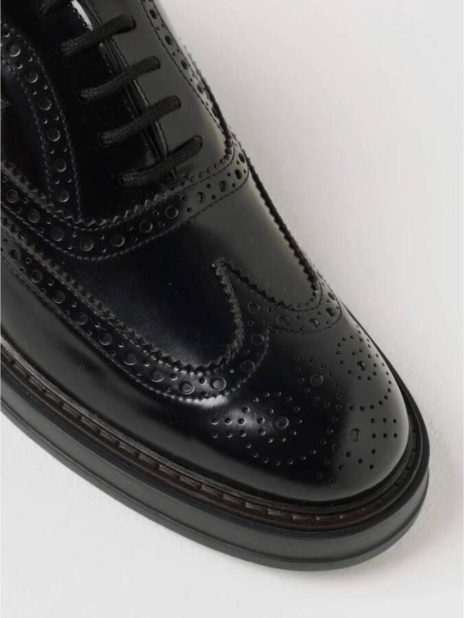 Tod's Klassieke Zwarte Brogue Schoenen