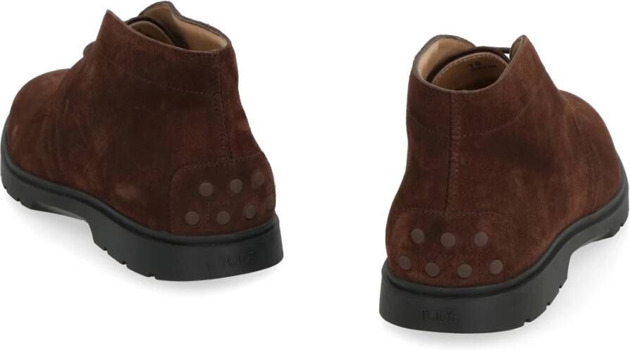 Tod's Stijlvolle Suede Desert Boots met Rubberen Studs