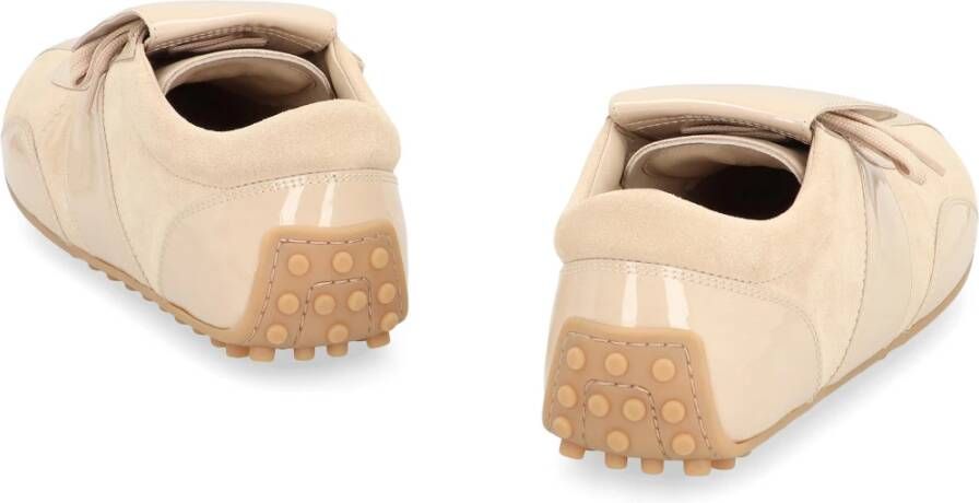 Tod's Suède Sneakers met Patentdetails