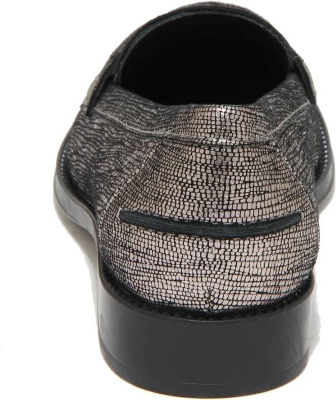 Tod's Zilveren glanzende leren loafers
