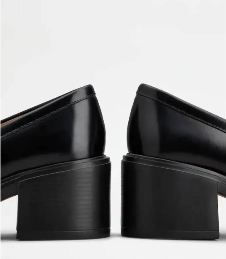 Tod's Zwarte Kalfleren Loafer met Reliëf Logo