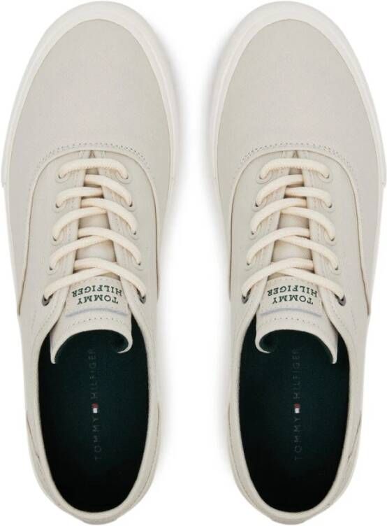 Tommy Hilfiger Beige Sneakers met Opgezet Logo