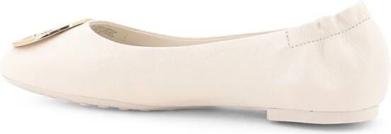 TORY BURCH Witte Leren Ballerina's Elegante Stijl Beige Dames