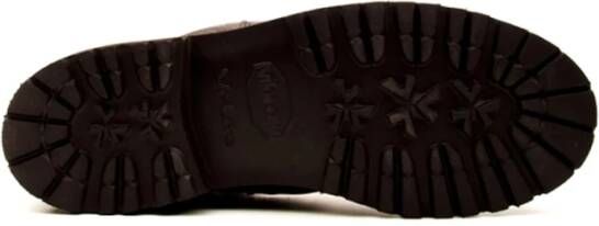 Tricker's Paula Laarzen