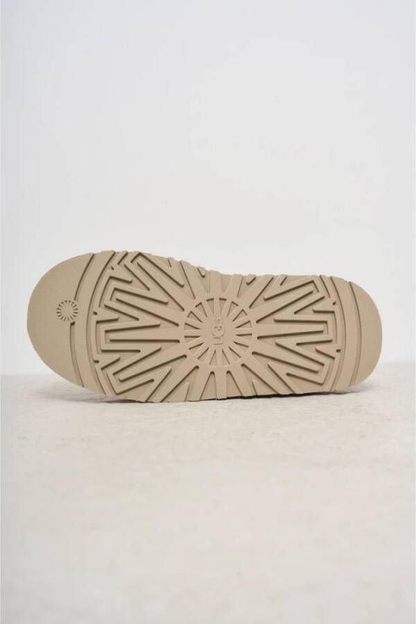 UGG Beige Platte Schoenen met Plateau