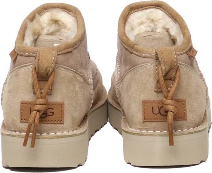 Ugg Beige Schapenvachtlaarzen met Asymmetrische Bovenrand Beige Dames