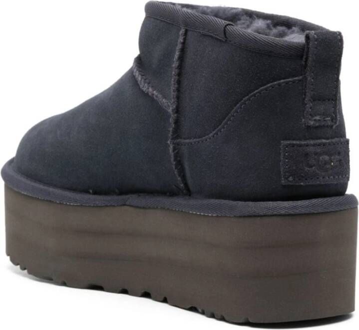 Ugg Blauwe Suède Laarzen met Overlock-stiksel Blauw Dames