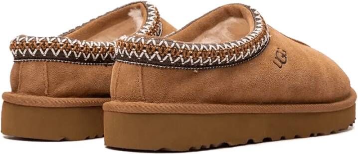UGG Klassieke Chestnut Slipper met Geborduurde Rand
