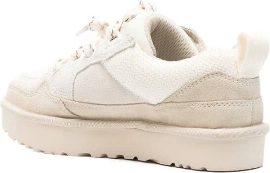 UGG Witte Suède Veterschoenen met Gewatteerde Kraag