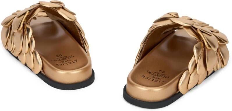 Valentino Garavani Bloemenleren Slippers voor de Zomer