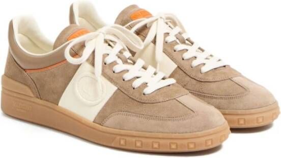 Valentino Garavani Bruine Sneakers met Beige Voorsluiting