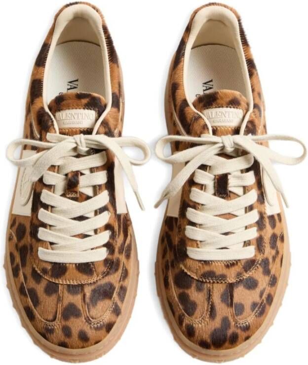 Valentino Garavani Bruine Sneakers voor een stijlvolle look