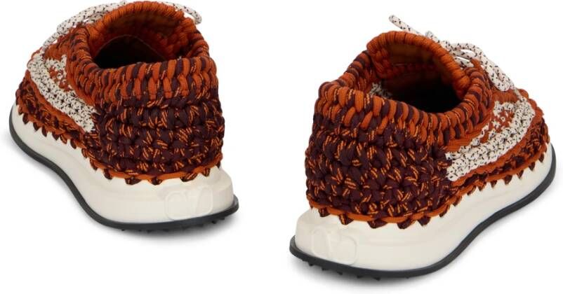 Valentino Garavani Bruine Stoffen Lage Sneakers met Modern Ontwerp