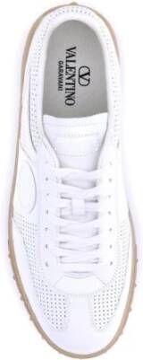 Valentino Garavani Geperforeerde leren sneakers met kwastdetail