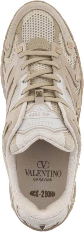 Valentino Garavani Lage sneakers met metalen studs Beige Heren