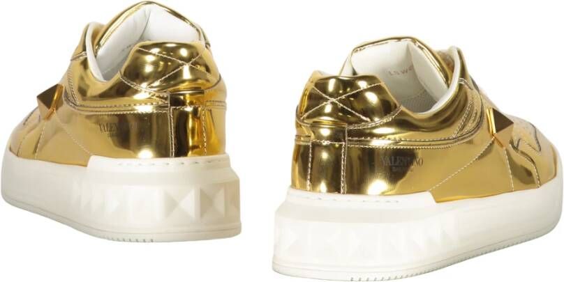 Valentino Garavani Metallic Low-top Sneakers met Geperforeerd Leer